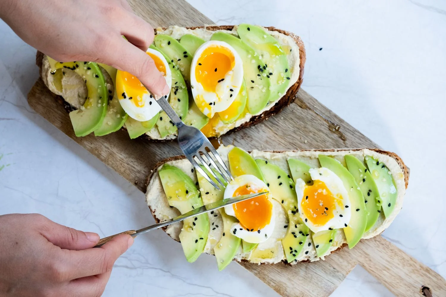 Tostadas cargadas de proteína: alternativas más allá del aguacate y hummus
