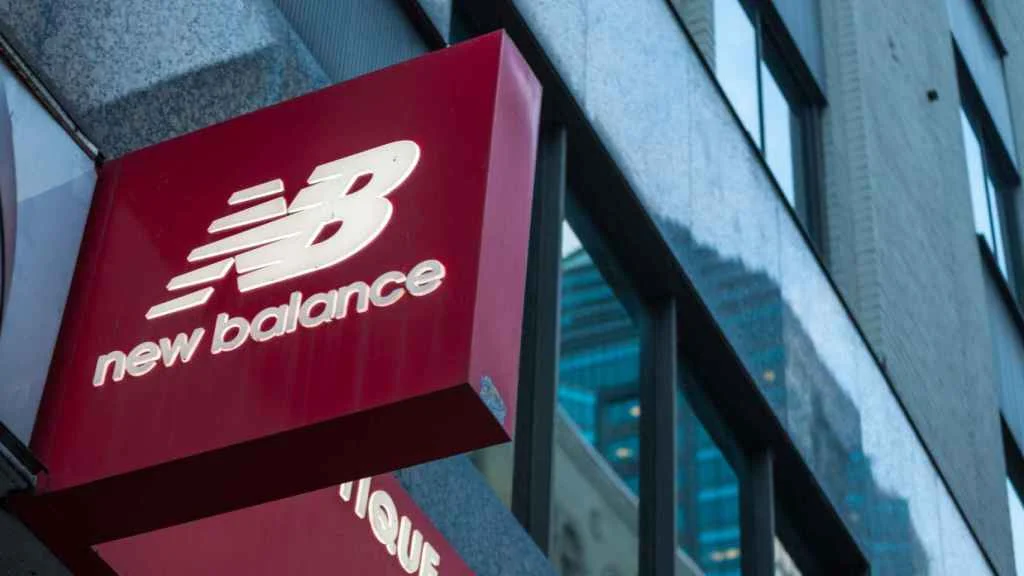 Si te gusta vestir elegante pero cómoda, lo nuevo de New Balance en Amazon te espera