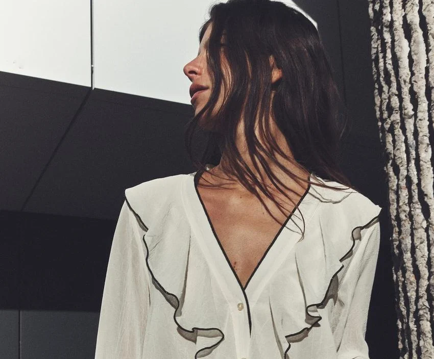 Las 5 blusas de manga larga de Zara más top para apoderarte del otoño