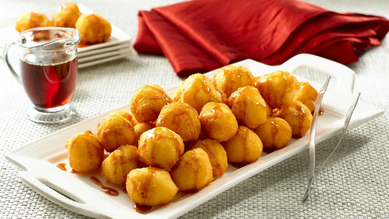 Irresistibles buñuelos de sémola y queso, una receta rápida al microondas