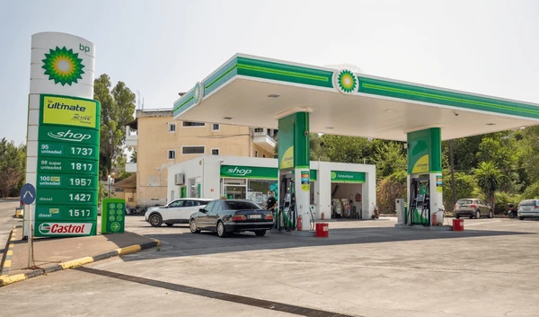 BP avisa de un impacto en sus cuentas de hasta 600 millones por menores márgenes de refino