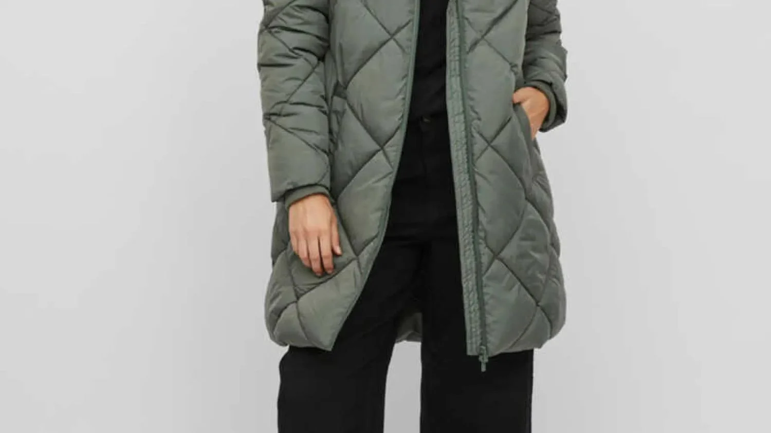 5 chaquetas de Cortefiel que te harán lucir rejuvenecida y a la moda