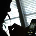 Las autoridades lanzan la alerta por el ‘smishing’, la estafa más sofisticada de 2025 que se esconde en los SMS de tu banco