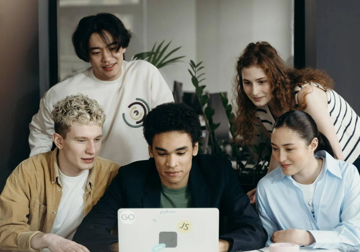 Por qué los millennials españoles ya son demasiado mayores para el mundo laboral actual