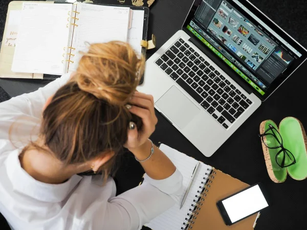 Entrevistas laborales con IA: cómo simular este desafiante momento y conseguir un empleo