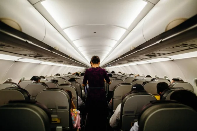 El código romántico de las azafatas para hablar durante un viaje