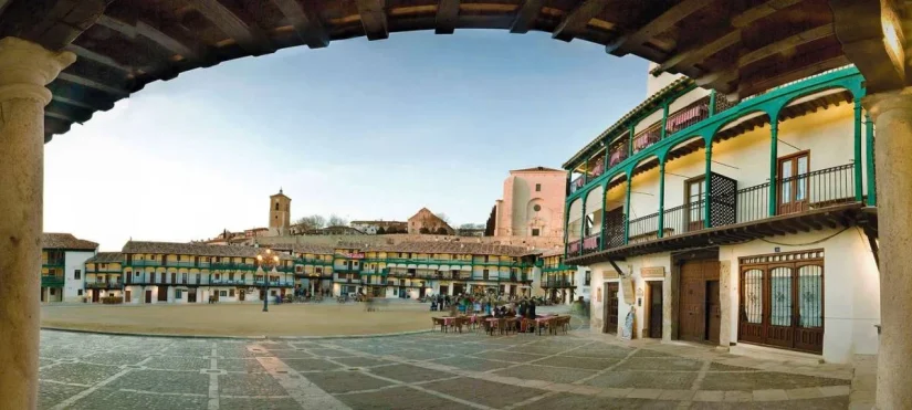 5 escapadas románticas en España que jamás imaginaste para sorprender a tu pareja 19 Merca2.es Chinchón, uno de los preferidos cerca a la capital de España