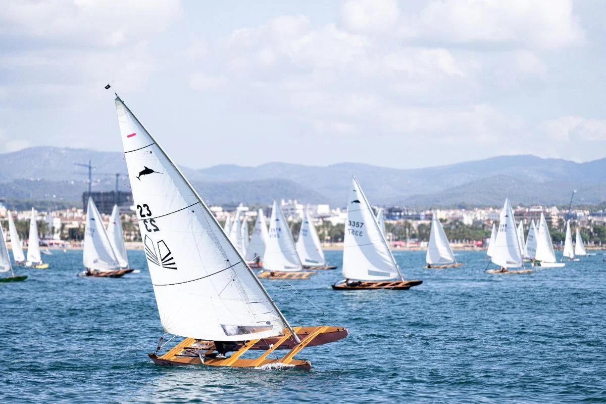 La Regata de los 350 Patines de Vela eleva la tradición marítima catalana a un nuevo nivel