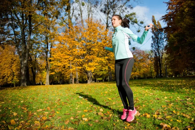 48 horas para un cuerpo nuevo con el método ABC de 3 minutos 14 Merca2.es Ejercicio 4: salto de cuerda imaginaria