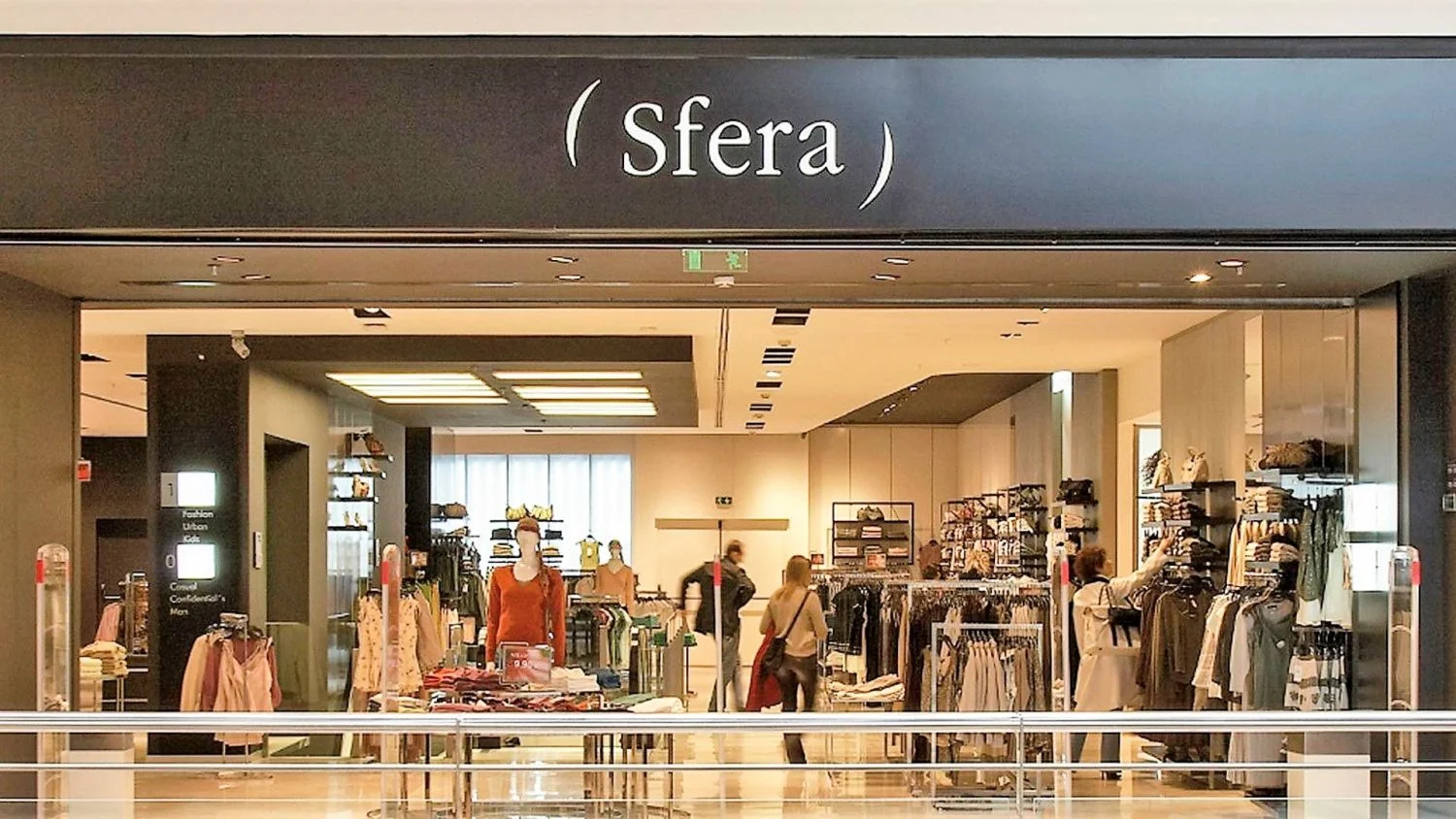 No te pierdas todas las novedades de la semana en Sfera: blusas, abrigos, vestidos…