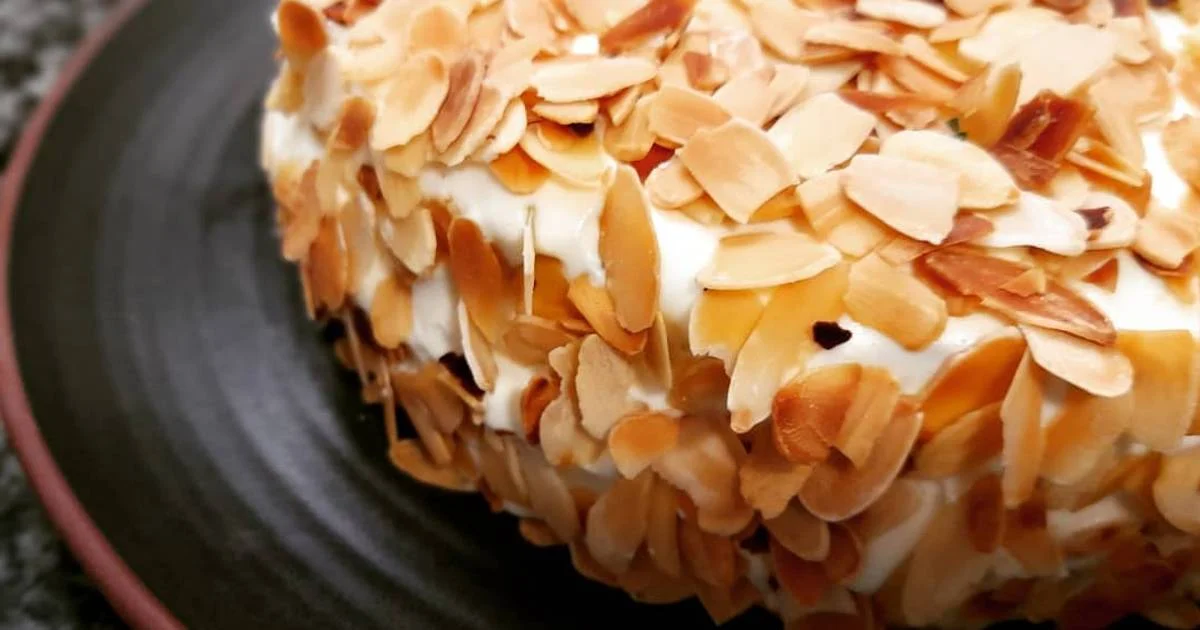 ¿Cómo hacer una insuperable tarta de moka y almendras paso a paso?