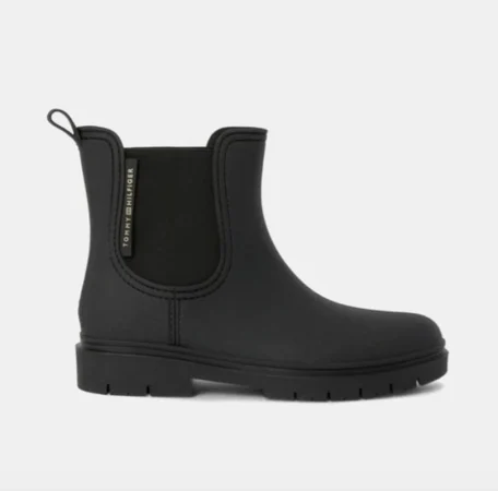 La lluvia no volverá a arruinar tus looks gracias a estas botas Tommy Hilfiger disponibles en Primeriti 22 Merca2.es Tommy lluvia
