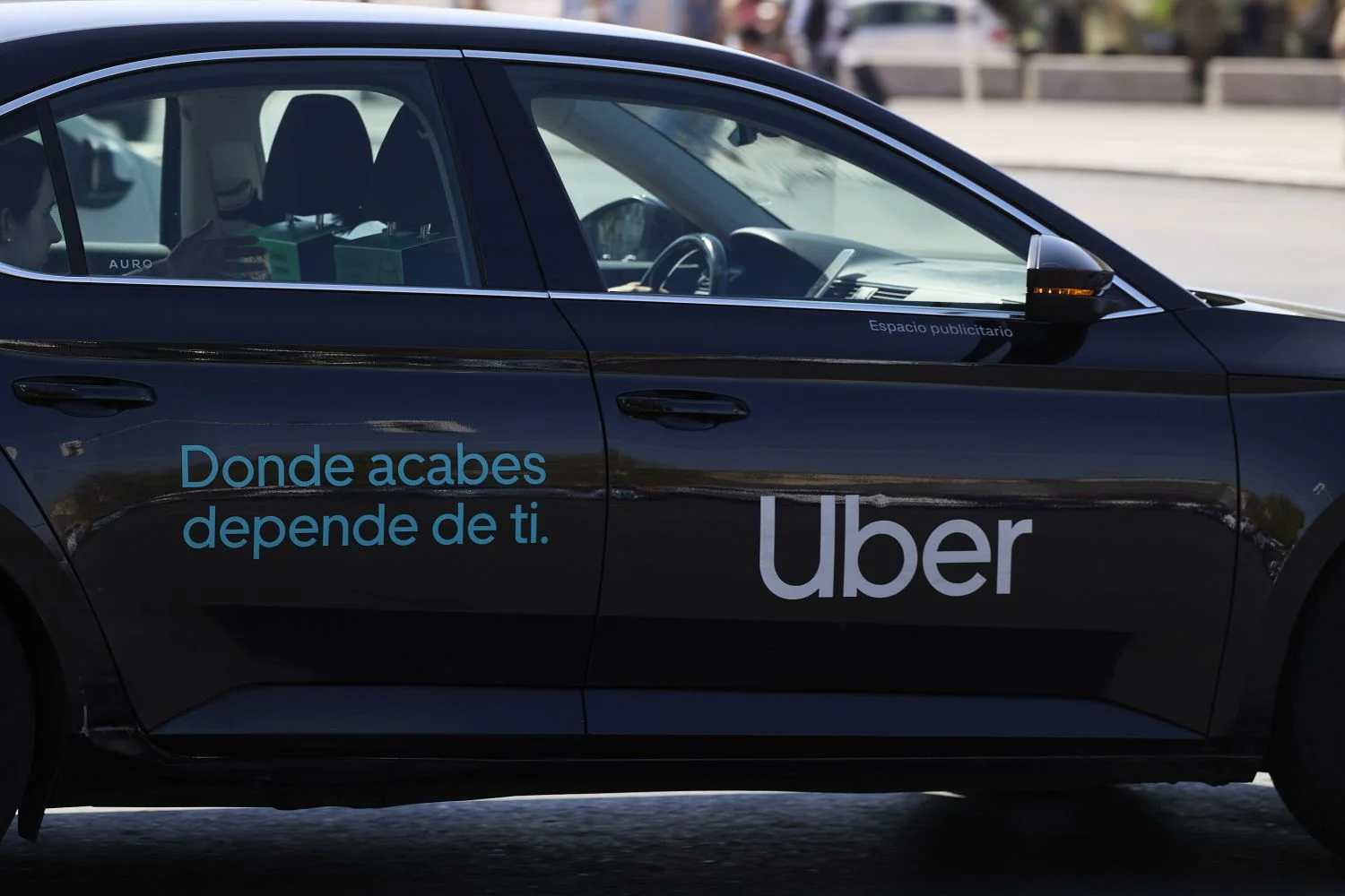 Los clientes de Revolut se ‘subirán’ a Uber con descuentos