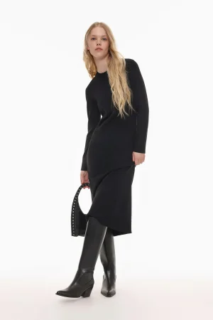 7. Vestido de manga larga color negro