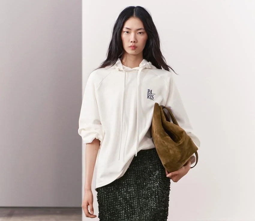 5 sudaderas de Zara cómodas, juveniles y coloridas para que no te apagues en otoño