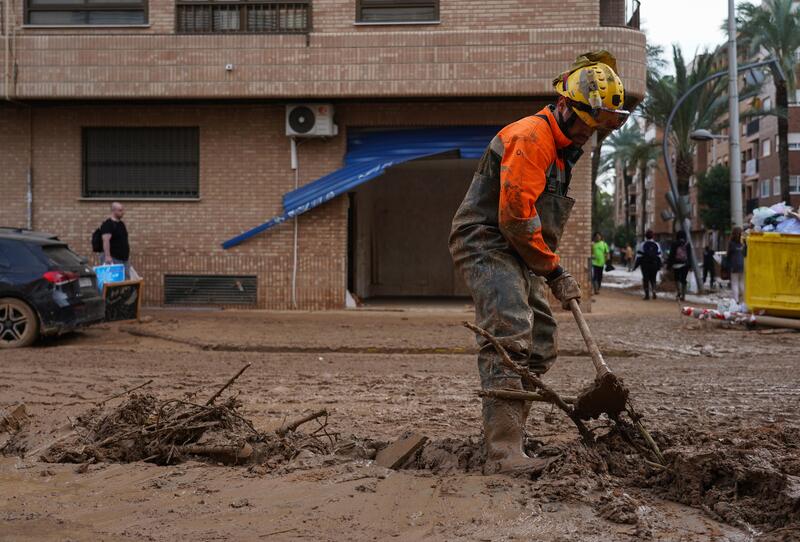 Unas 18.000 personas siguen sin cobertura móvil por los daños causados por la DANA
