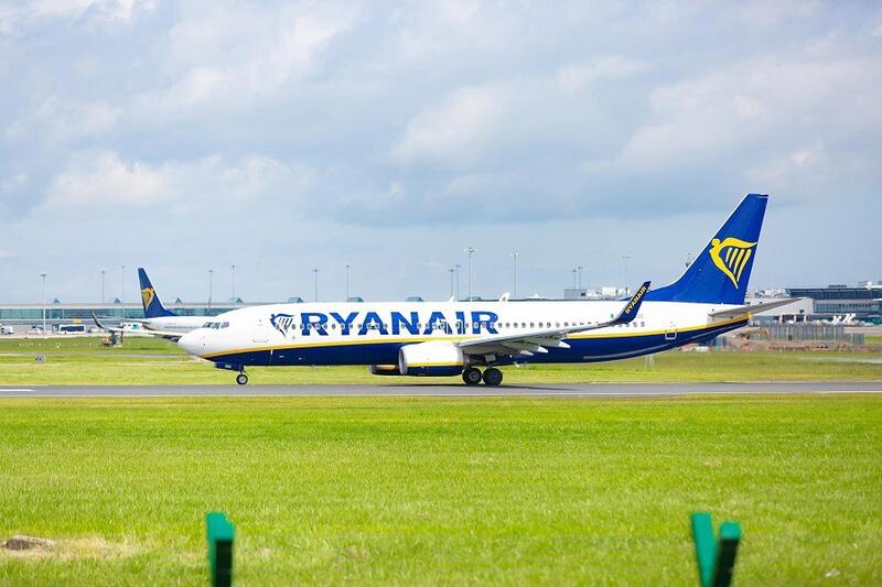 Consumo multa a cinco aerolíneas con 179 millones por prácticas abusivas y el cobro de equipaje de mano