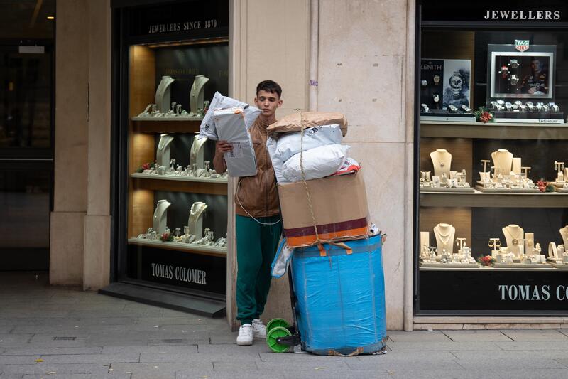 España creará 71.000 empleos en el sector del comercio por la campaña de Navidad