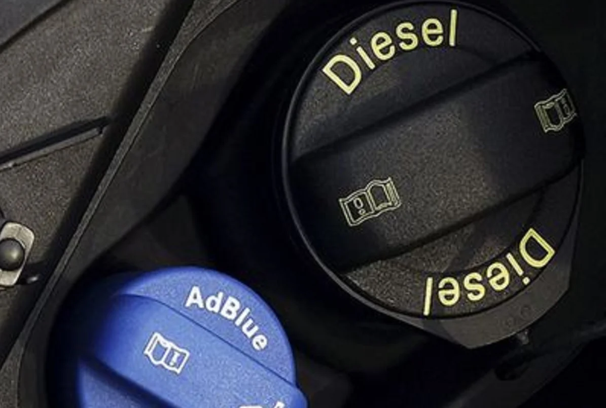 ¿Dónde es más barato comprar AdBlue: en el surtidor o a domicilio?