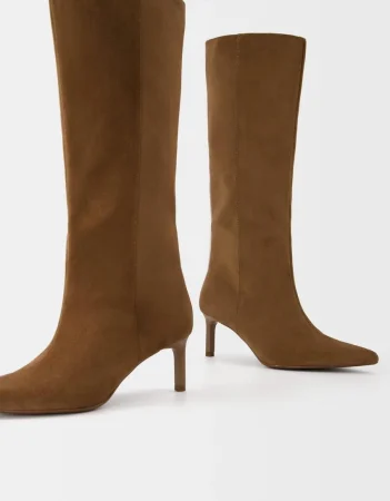 Las mejores botas altas de Bershka para pisar fuerte y con estilo 1 Merca2.es Bota tacón kitten antelina