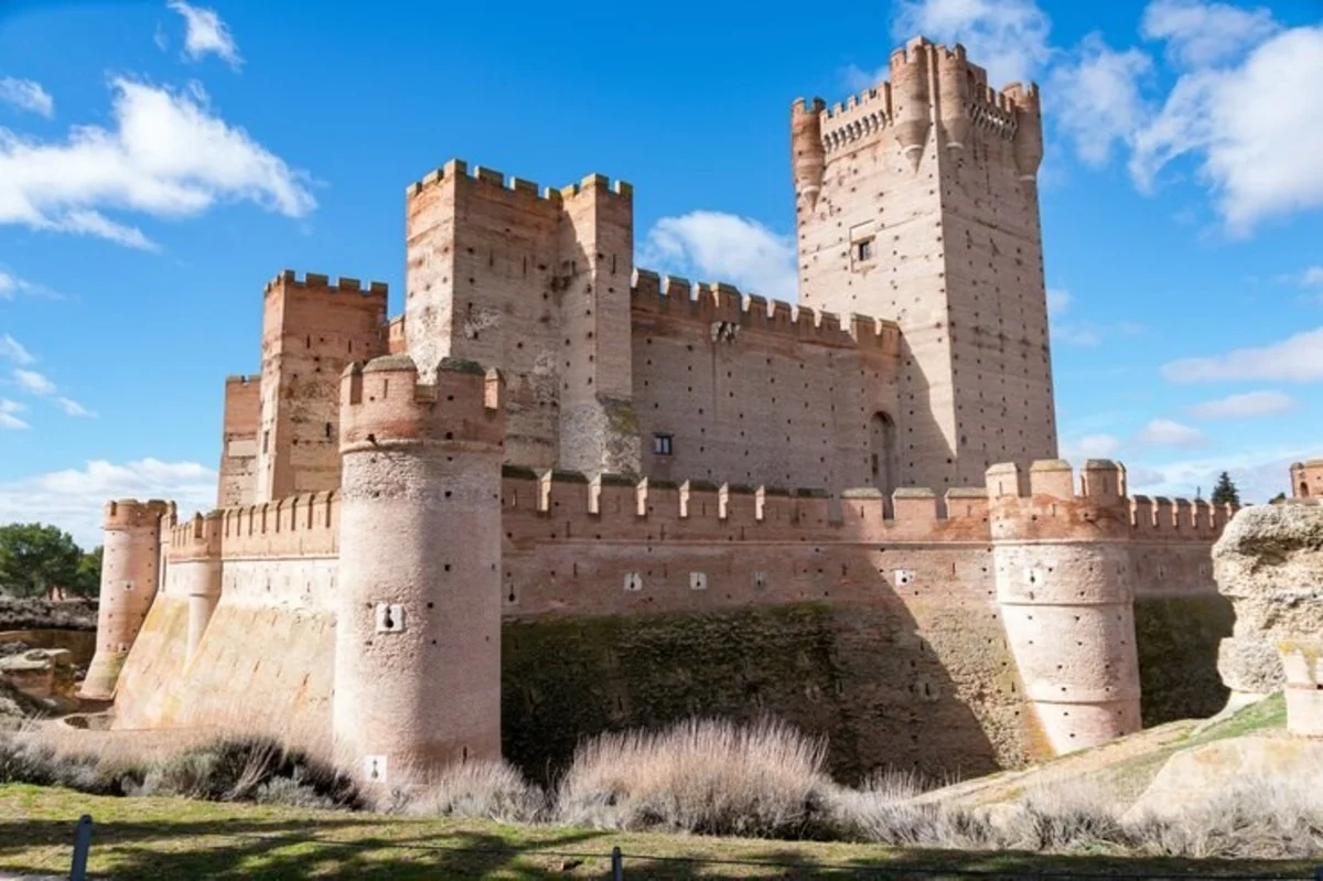 Descubre esta belleza de pueblo de Zamora y su castillo de cuento del siglo XV