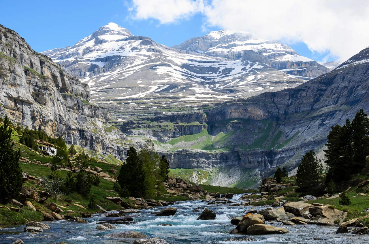 El valle de Ordesa, las montañas del fuego y otras 6 maravillas naturales de España para visitar en diciembre
