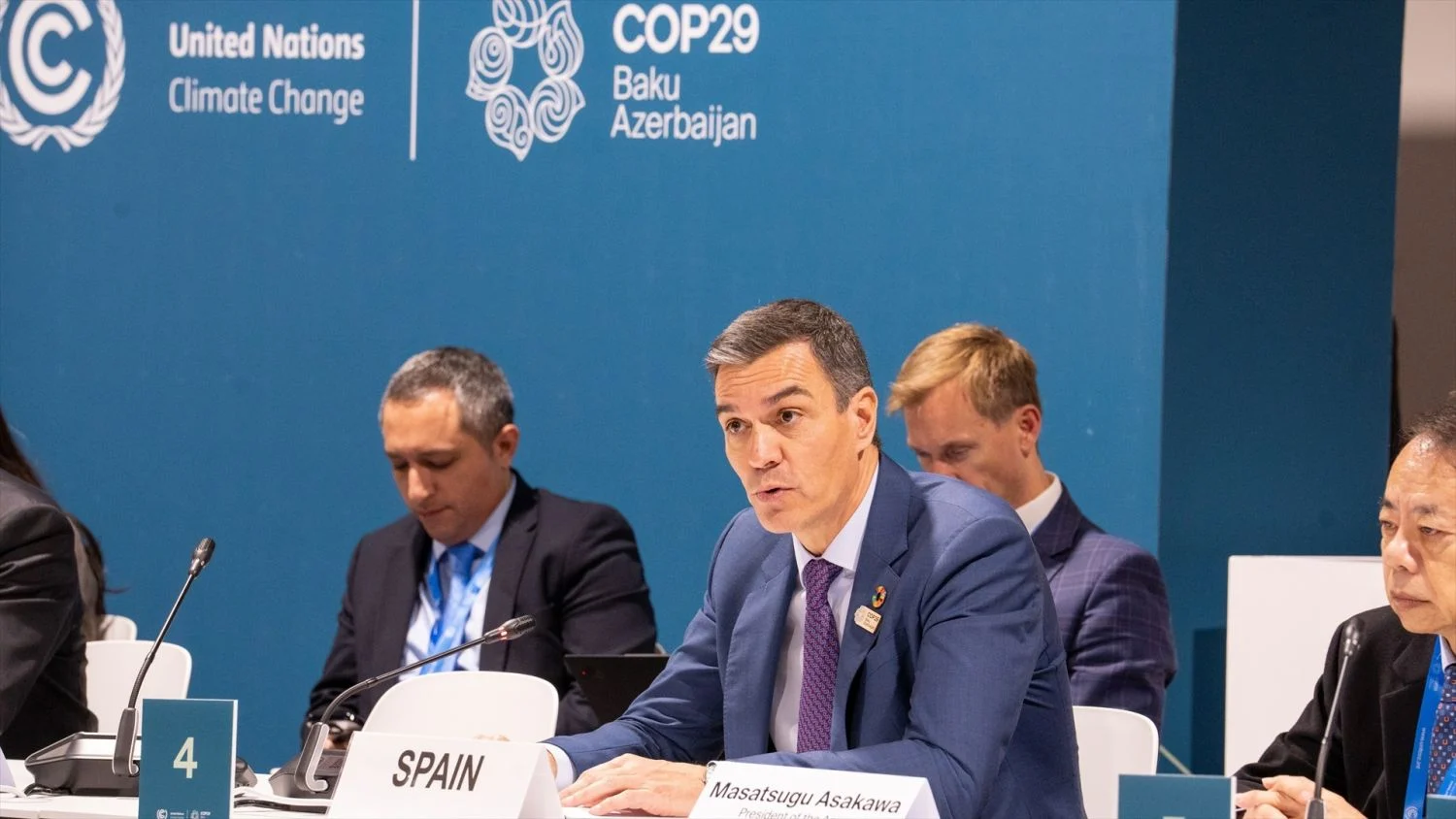 Pedro Sánchez expone su receta climática en la COP29: más impuestos