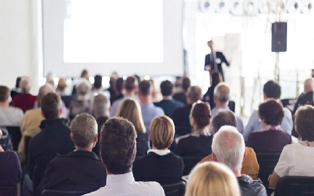 Cómo organizar un evento empresarial perfecto: Paso a paso