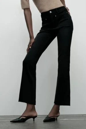 Los pantalones flare de Zara que se están agotando en las tiendas 40 Merca2.es JEANS Z1975 MINI FLARE TIRO ALTO – 25,95 euros