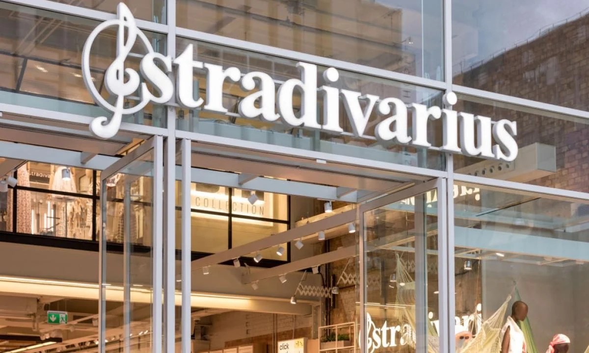 La americana de piel de Stradivarius que se convierte en la pieza clave de tu armario