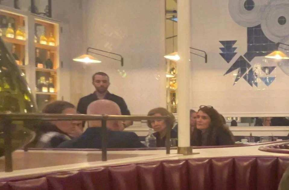La persona que ha pagado la última comida de lujo de la reina Sofía en un famoso restaurante de Barcelona