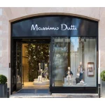 Massimo Dutti tiñe sus vestidos con los colores que se van a llevar esta temporada