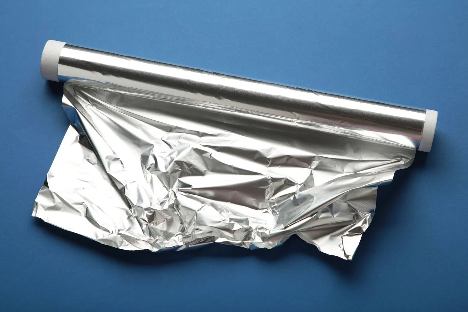 Poco le encuentran explicación a lo que pasa con el papel de aluminio, pero la tiene