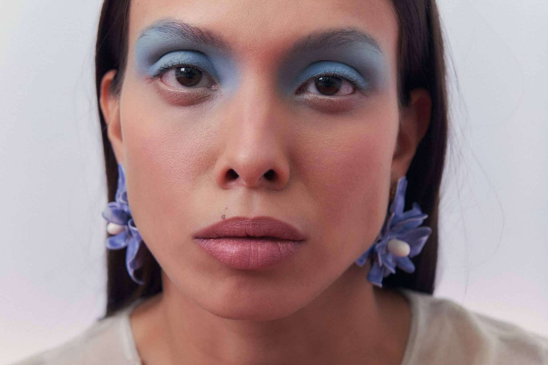 Carmencita, la nueva colección de joyería cerámica de Julieta Álvarez, una oda a la belleza de lo femenino