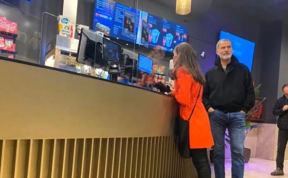 El truco de la reina Letizia para disfrutar del cine sin romper la dieta