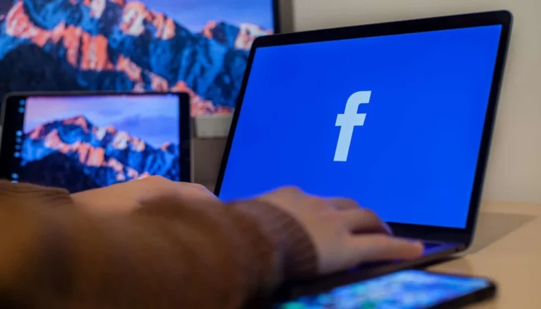 Virus Facebook