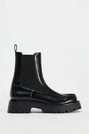 Zara fruncido