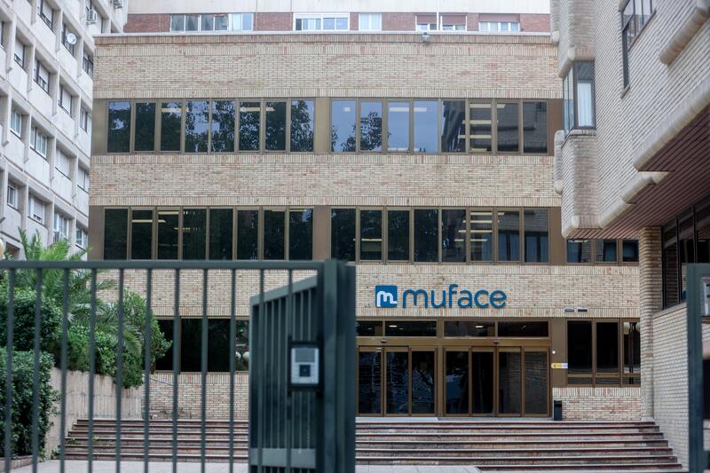 Manifestación de empleados públicos mutualistas en defensa de Muface