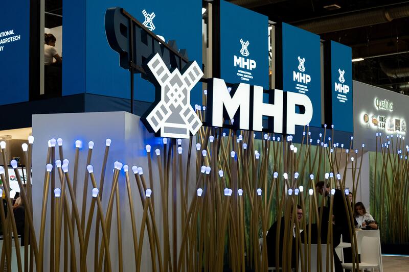 El grupo alimentario MHP presenta una OPA para comprar Uvesa, empresa avícola española