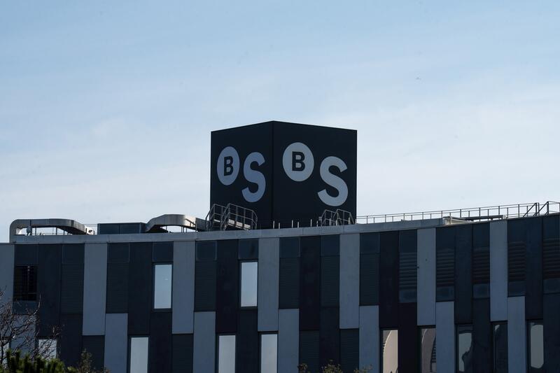 Una quincena de organizaciones piden personarse en la OPA de BBVA a Banco Sabadell