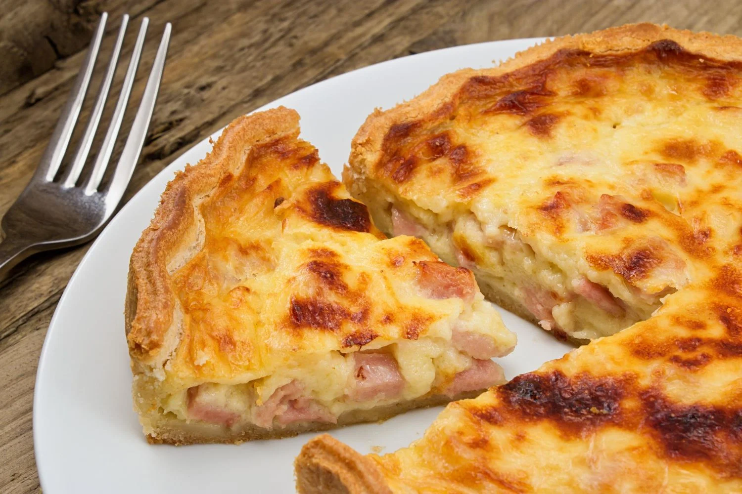 Aprende a preparar una irresistible quiche de bacon y queso que le gusta a niños y mayores