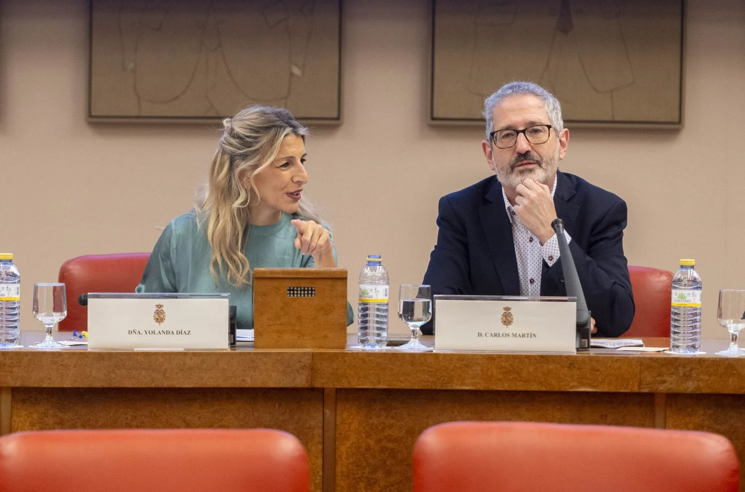Sumar quiere obligar por ley a la banca a conceder una cuenta corriente regulada sin comisiones