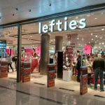 Lefties piensa en las chicas más bajitas y lanza estas sandalias con plataforma XXL