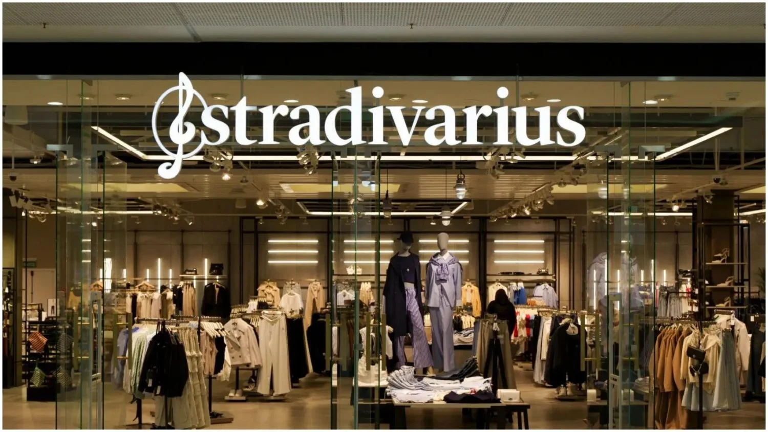 Stradivarius sorprende con su colección de vestidos de fiesta para este año