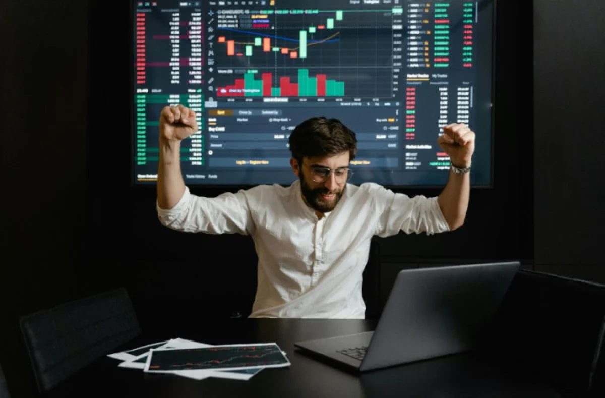 Cómo mejorar tu bienestar financiero: Estrategias para optimizar tus ingresos y gastos