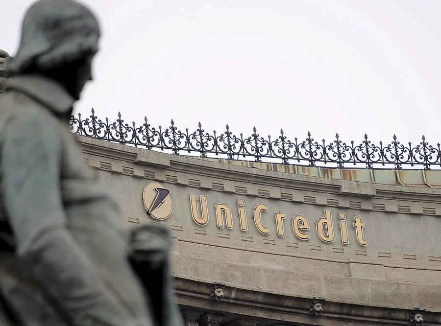 UniCredit revela una participación del 28% en Commerzbank