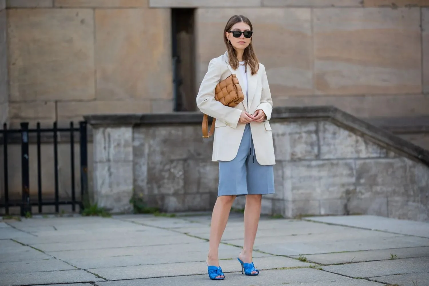 Zara tiene las 5 bermudas largas más chic para tus looks sofisticados