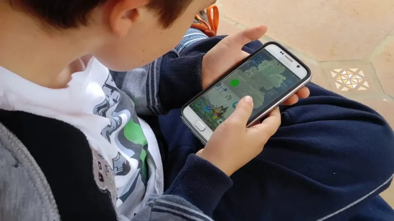 Las recomendaciones que da el Gobierno de España para alejar a los niños de los móviles 2 Merca2.es Gobierno niños