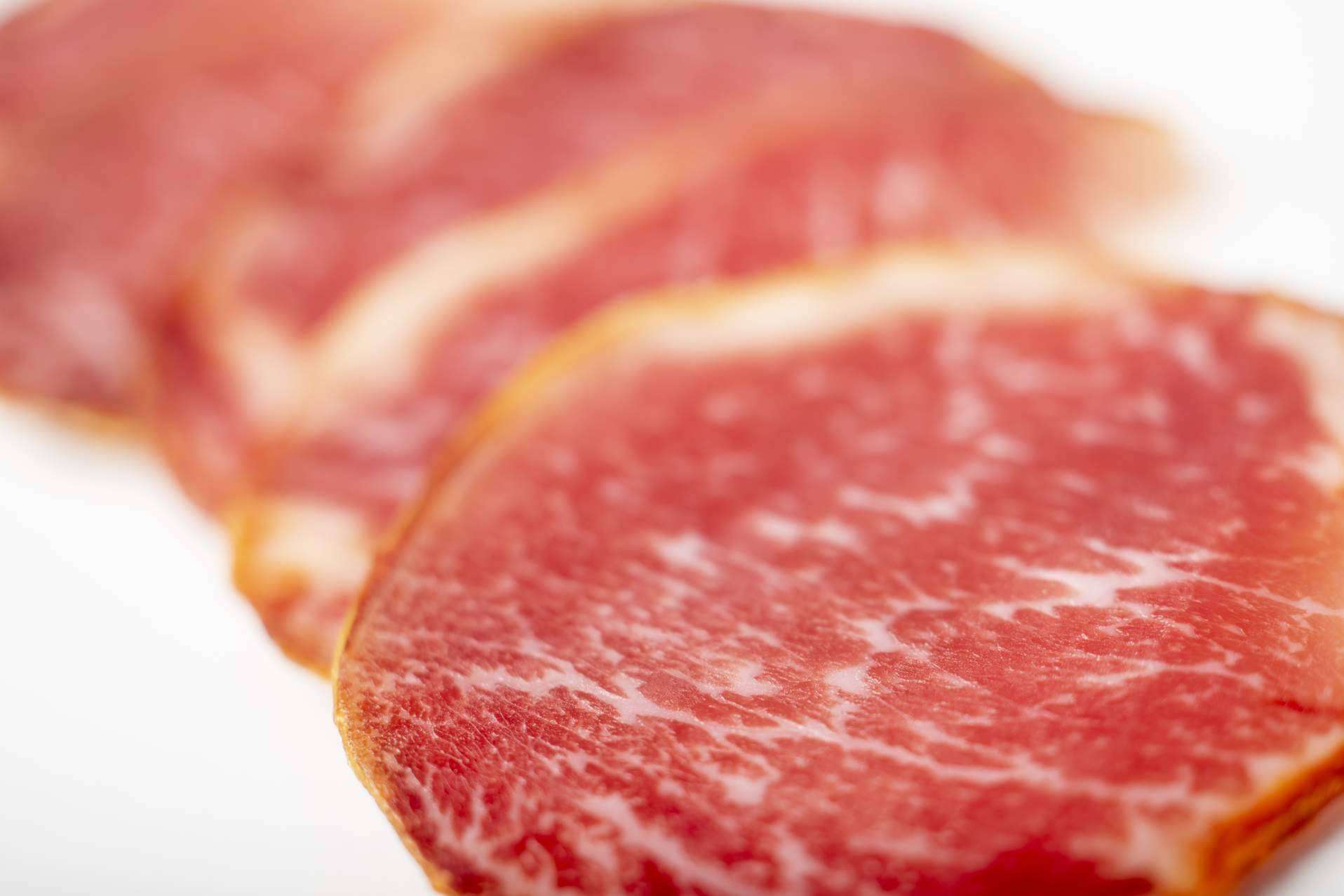 Qué jamón elegir esta Navidad. La firma Maestros Jamoneros explica los 4 precintos del ibérico