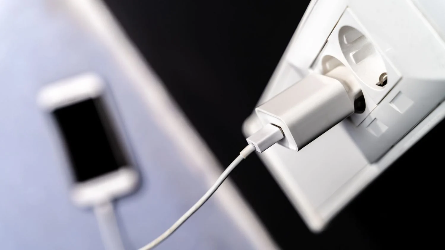 Los motivos por los que se calienta el cargador del teléfono móvil